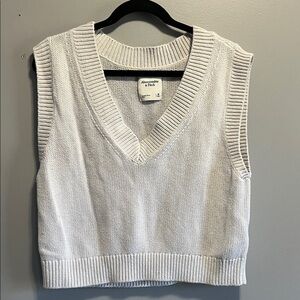 Abercrombie & Fitch Women's V-Neck Sweater Vest - Cream